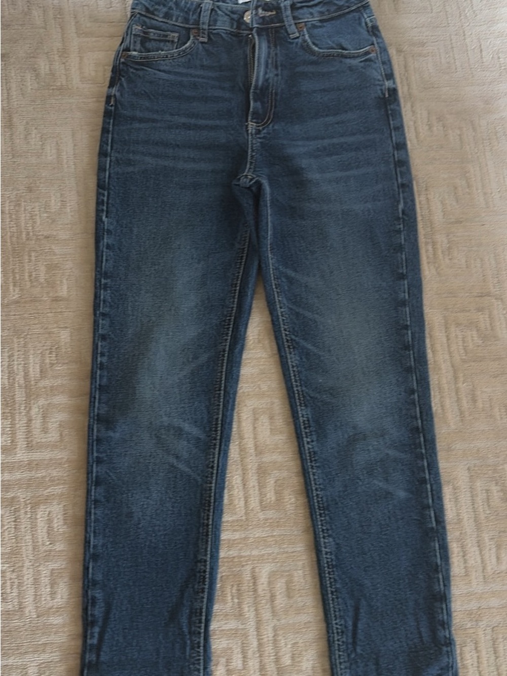 Zara Women’s relaxed fit, slim straight Fit Jeans in Washed Blue
